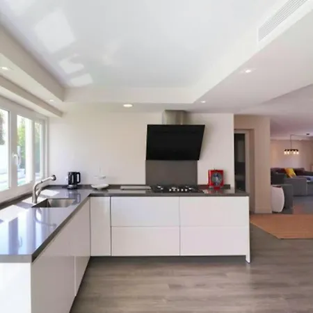 Chalet Welcoming Chalet In With Pool And Air Conditioning