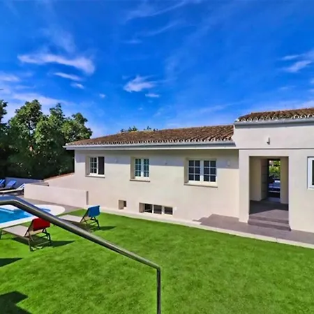 Chalet Welcoming Chalet In With Pool And Air Conditioning Marbella