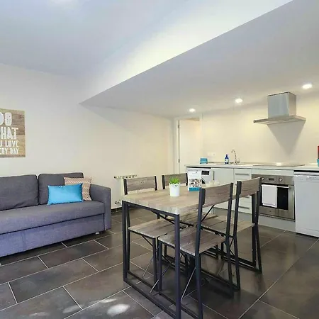 Welcoming Chalet In With Pool And Air Conditioning *