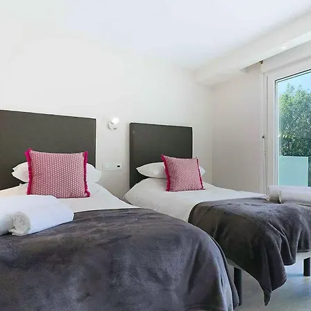 Welcoming Chalet In With Pool And Air Conditioning