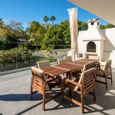 Chalet Welcoming Chalet In With Pool And Air Conditioning Marbella